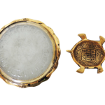 Aluminium  Showpiece Tortoise Statue With Glass Plate