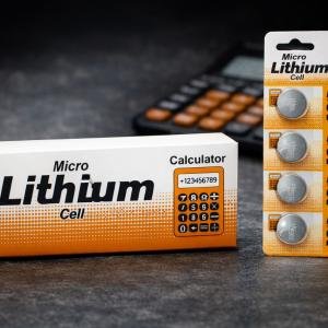 Lithium Coin Batteries 3v Pack of 5 Long Lasting Leak Proof Ideal for Key Fobs Watches and Medical Devices