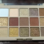 ✨ Velvet Glam Eye Shadow Palette